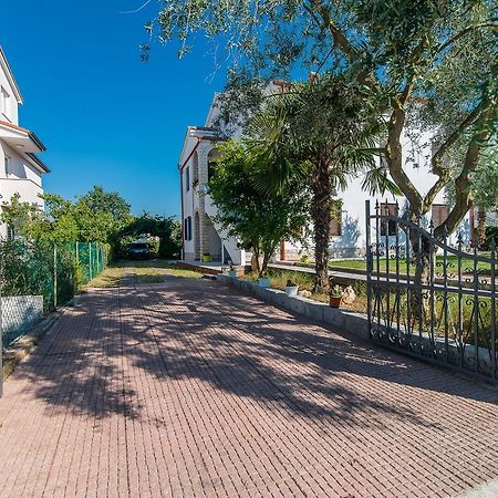 Apartments Dino Porec Exterior photo
