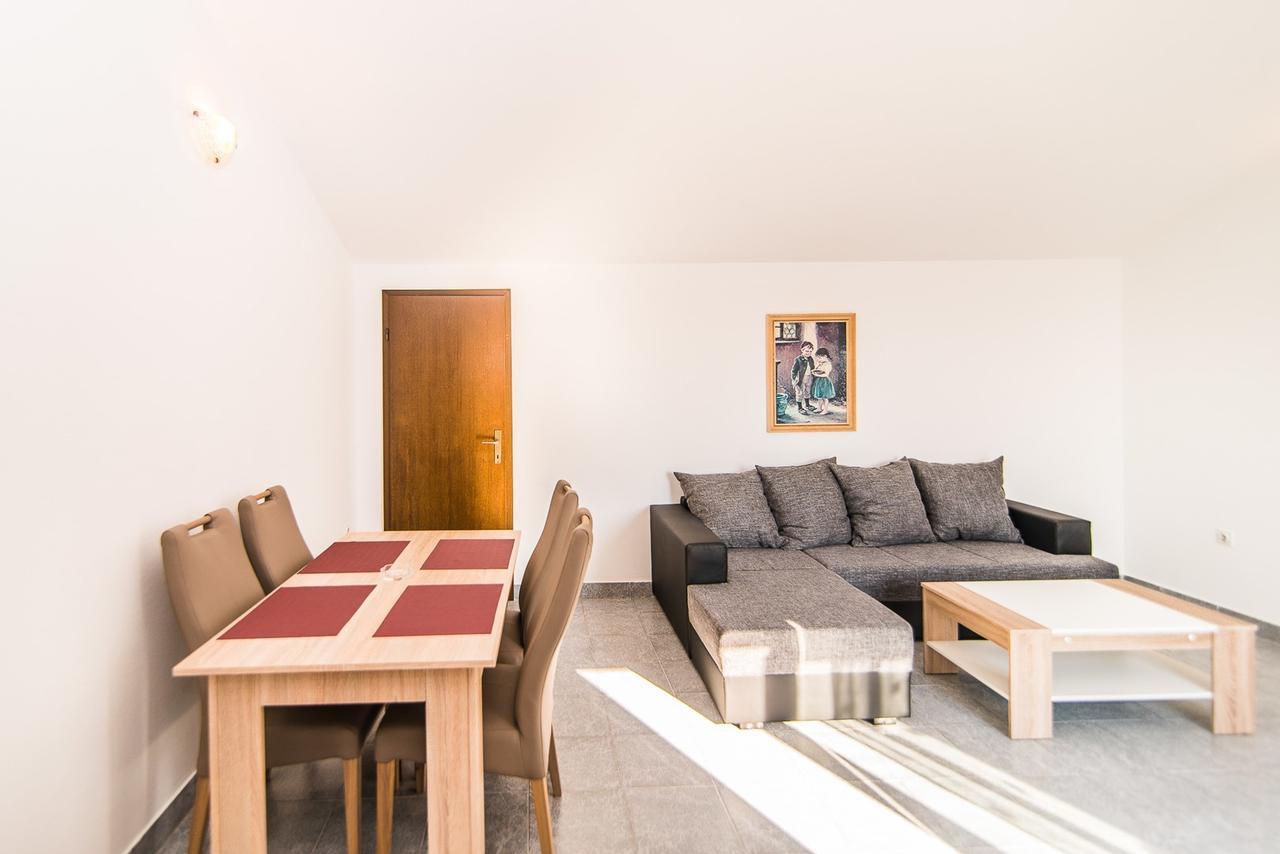 Apartments Dino Porec Exterior photo